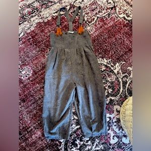 Adorable loose fit corduroy trousers with suspenders and pocket